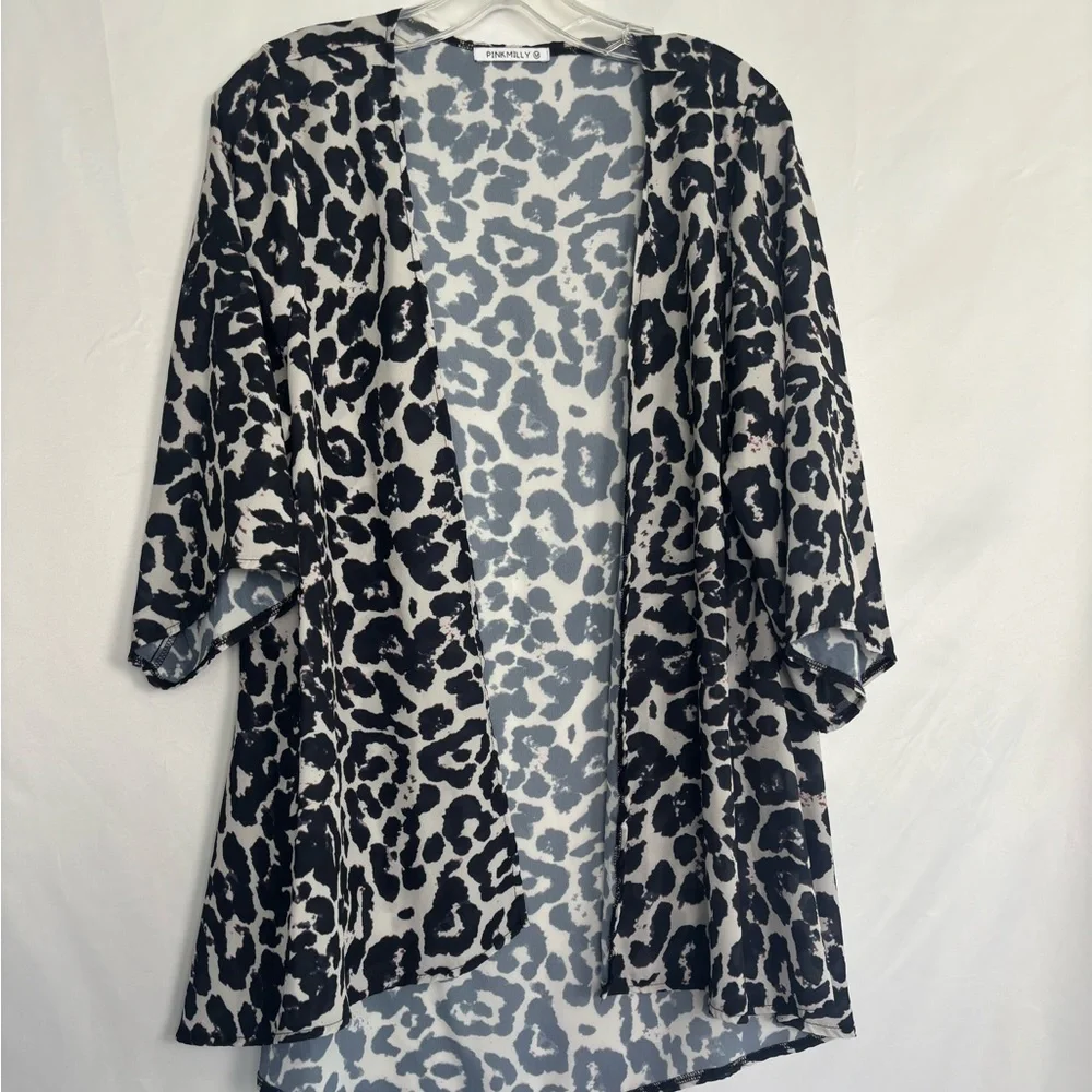 Pink Milly leopard print open-front garment is a lightweight, sheer kimono - Picture 3 of 10